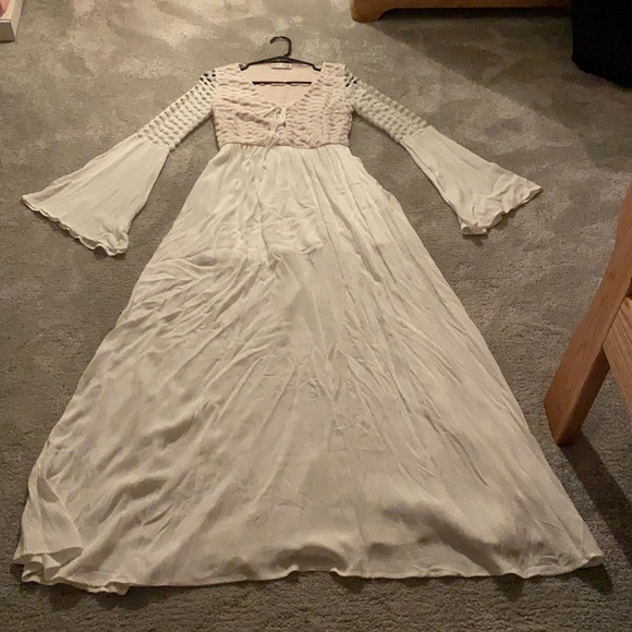 White dress - Picture 2 of 3